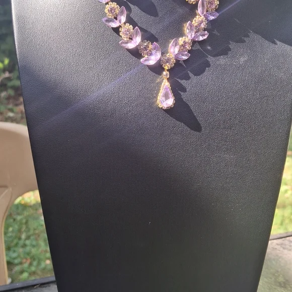 Emerald Green and Silver Necklace Set - Picture 5 of 6